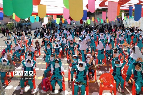 زنگ شکوفه‌ها در مدارس آباده