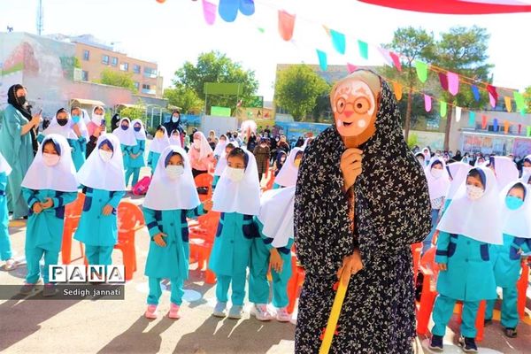 زنگ شکوفه‌ها در مدارس آباده