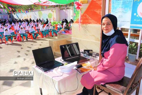 زنگ شکوفه‌ها در مدارس آباده