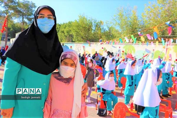 زنگ شکوفه‌ها در مدارس آباده
