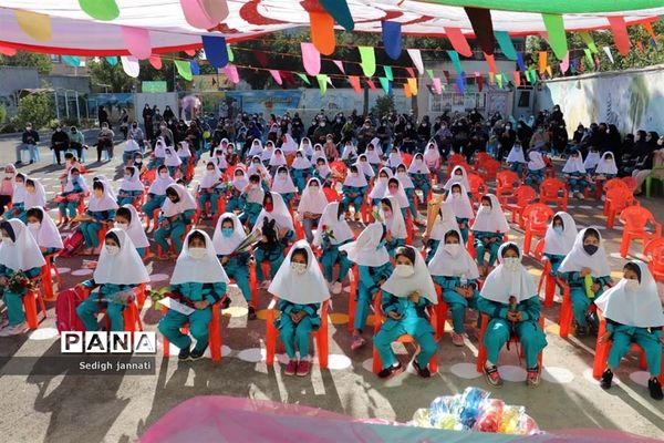 زنگ شکوفه‌ها در مدارس آباده