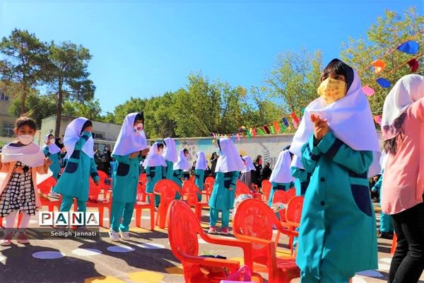 زنگ شکوفه‌ها در مدارس آباده
