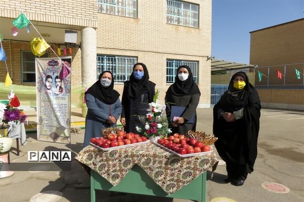 برگزاری جشن شکوفه‌ها در دبستان شهیدان تقی زاده نطنز
