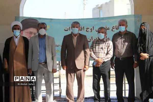 عطر افشانی قبور مطهر شهدا و جشن شکوفه‌ها در منطقه دلوار