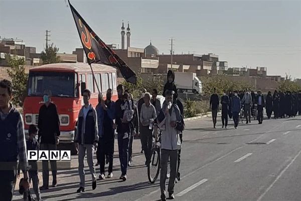 برگزاری همایش پیاده روی در ابرکوه به مناسبت هفته دفاع مقدس
