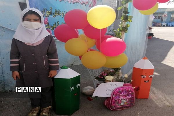 جشن شکوفه‌ها دبستان شایستگان فسا