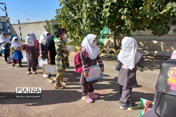 جشن شکوفه‌ها دبستان شایستگان فسا