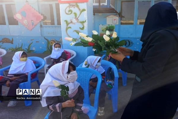 جشن شکوفه‌ها دبستان شایستگان فسا