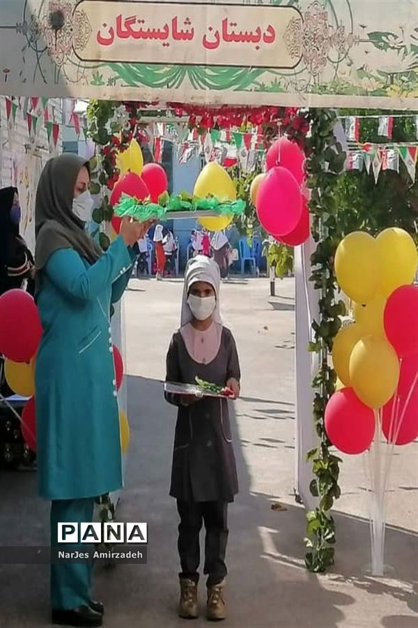 جشن شکوفه‌ها دبستان شایستگان فسا