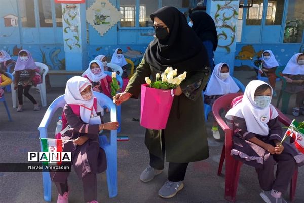 جشن شکوفه‌ها دبستان شایستگان فسا