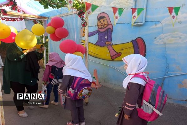 جشن شکوفه‌ها دبستان شایستگان فسا