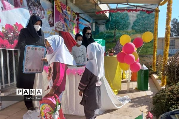جشن شکوفه‌ها دبستان شایستگان فسا