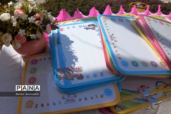 جشن شکوفه‌ها دبستان شایستگان فسا
