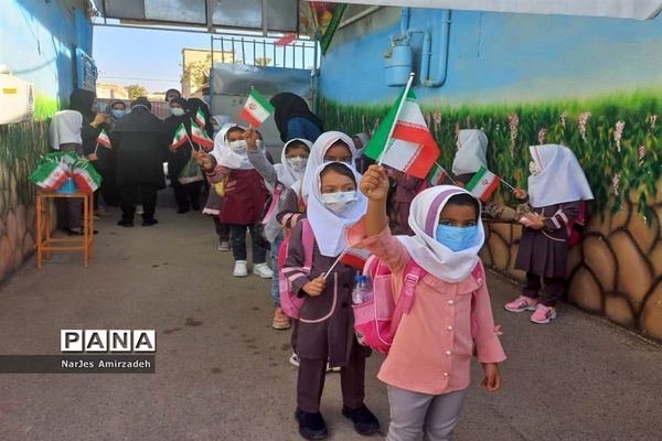 جشن شکوفه‌ها دبستان شایستگان فسا
