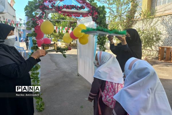 جشن شکوفه‌ها دبستان شایستگان فسا