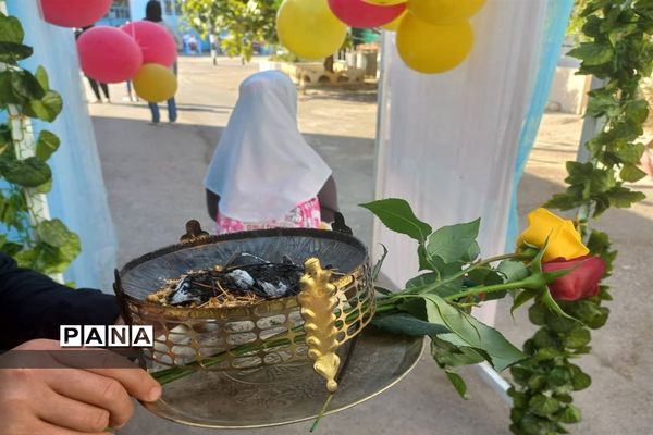 جشن شکوفه‌ها دبستان شایستگان فسا