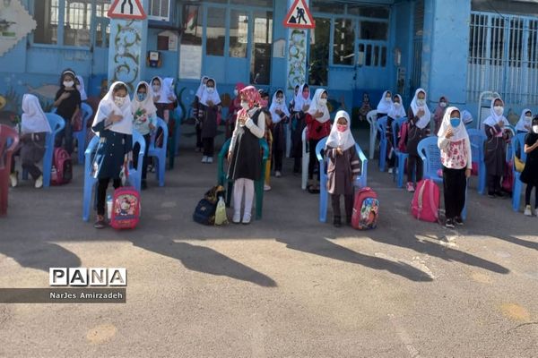 جشن شکوفه‌ها دبستان شایستگان فسا