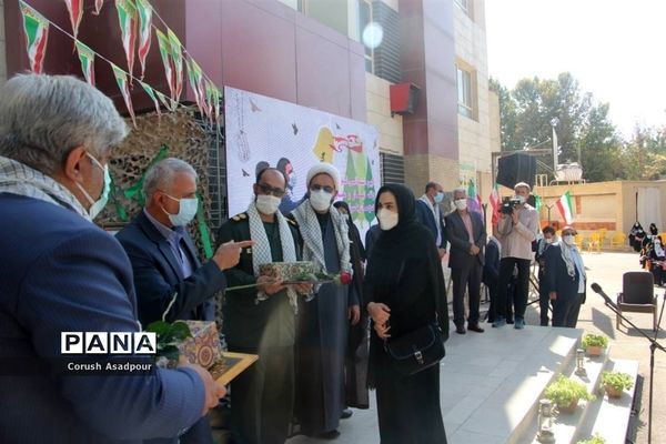 آیین استانی نواختن زنگ ایثار و مقاومت در مدرسه شاهد دالکی ناحیه 1 شیراز