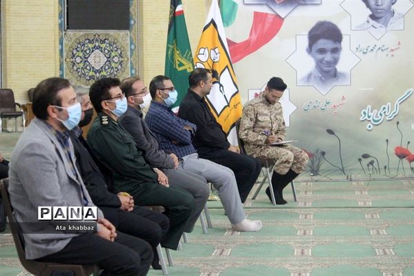 مشق امروز، مشق احسان