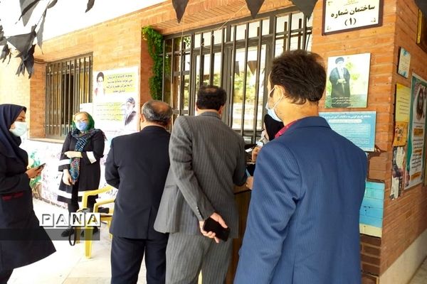 برگزاری پویش مهر عاطفه ها و انتخابات انجمن اولیا و مربیان در دبیرستان قلم چی کرج