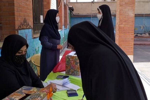 برگزاری پویش مهر عاطفه ها و انتخابات انجمن اولیا و مربیان در دبیرستان قلم چی کرج