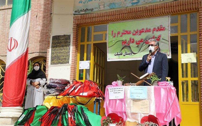 اهداءلوازم‌التحریر و ملزومات آموزشی به دانش‌آموزان کم‌برخوردار استان گلستان