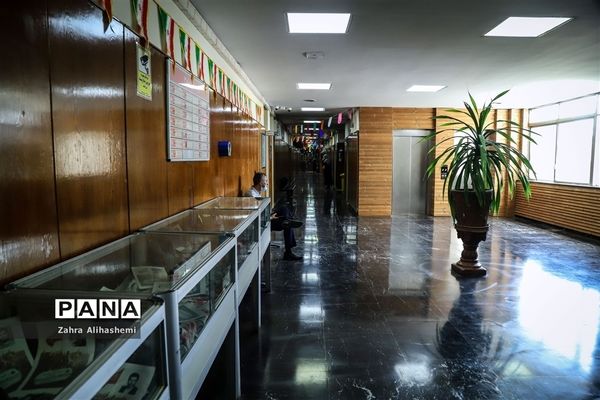 فاصله گذاری و دورکاری برای مقابله با کرونا در اداره کل آموزش و پرورش شهر تهران