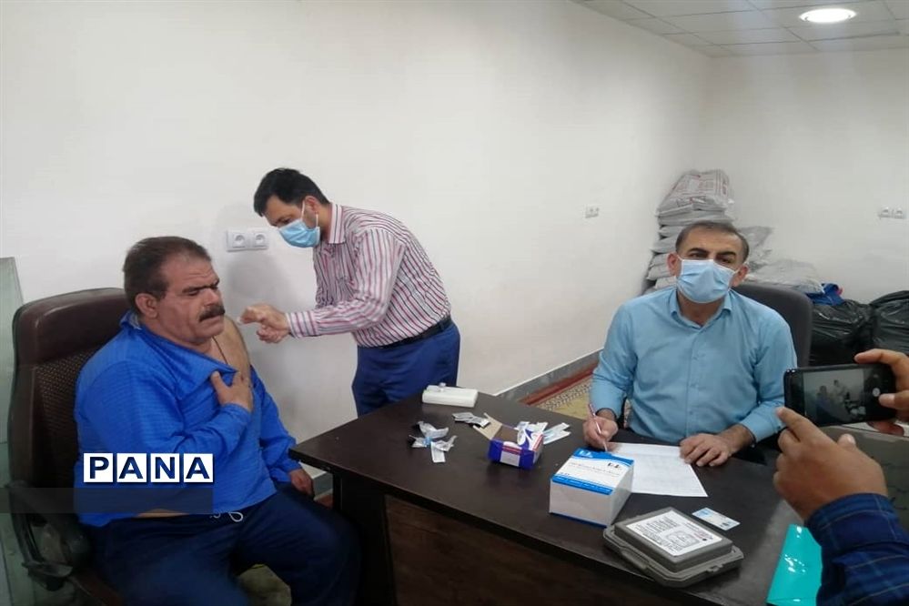 واکسیناسیون بیماران خاص در شبکه بهداشت و درمان شهرستان امیدیه