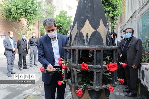 مراسم گلباران محل شهادت شهید مطهری و گرامیداشت روز معلم