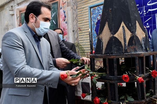 مراسم گلباران محل شهادت شهید مطهری و گرامیداشت روز معلم