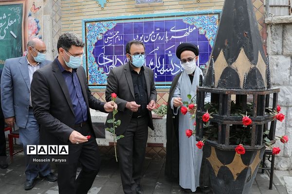 مراسم گلباران محل شهادت شهید مطهری و گرامیداشت روز معلم