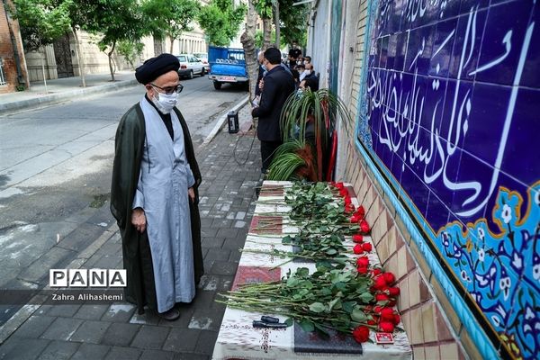 آیین گلباران محل شهادت استاد مرتضی مطهری