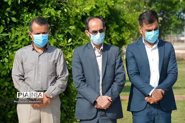 عطر افشانی گلزار مطهر شهدای گمنام پارک شغاب بوشهر