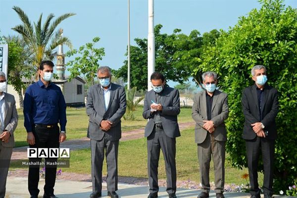 عطر افشانی گلزار مطهر شهدای گمنام پارک شغاب بوشهر