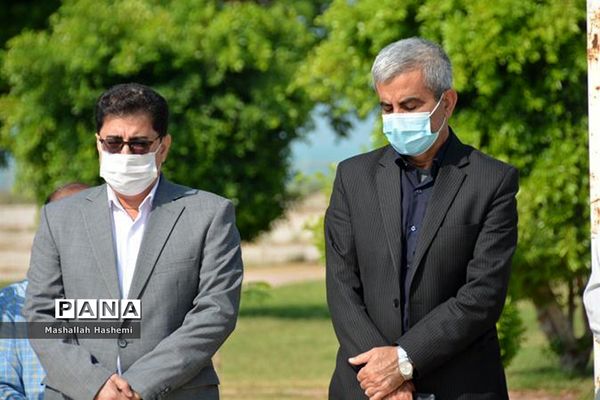 عطر افشانی گلزار مطهر شهدای گمنام پارک شغاب بوشهر