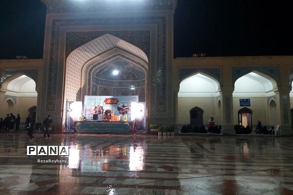 مراسم  شب قدر زیر نم نم باران در زیارتگاه شهید مدرس کاشمر