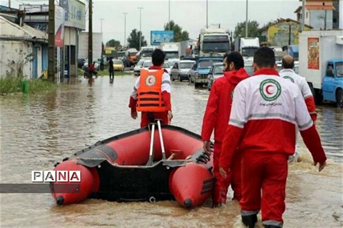 هلال احمر بجنورد 3 فرد گرفتار در سیلاب را نجات داد