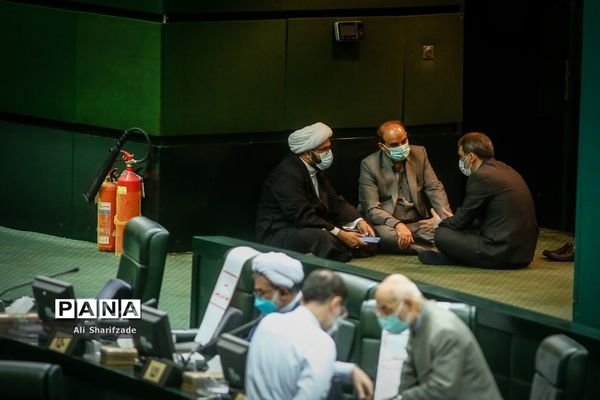 حضور وزیر آموزش و پرورش  در صحن علنی مجلس شورای اسلامی