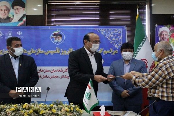 مراسم گرامیداشت سالروز تاسیس سازمان دانش آموزی و تجلیل از فعالان این حوزه در استان بوشهر