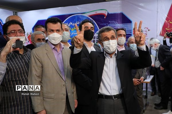 دومین روز ثبت‌نام از داوطلبان انتخابات سیزدهمین دوره ریاست‌جمهوری
