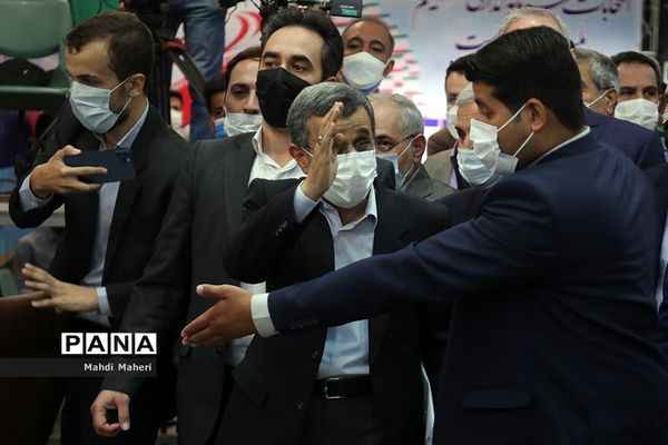 دومین روز ثبت‌نام از داوطلبان انتخابات سیزدهمین دوره ریاست‌جمهوری