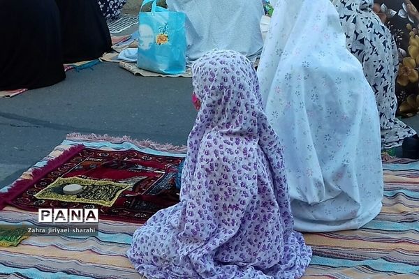 اقامه نماز عید فطر در خاورشهر بارعایت پروتکل و فاصله گذاری