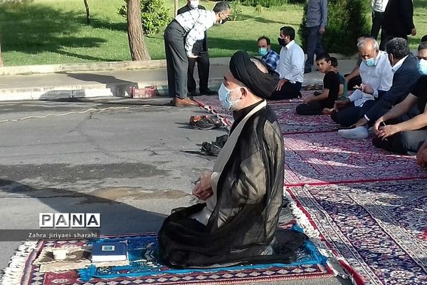 اقامه نماز عید فطر در خاورشهر بارعایت پروتکل و فاصله گذاری
