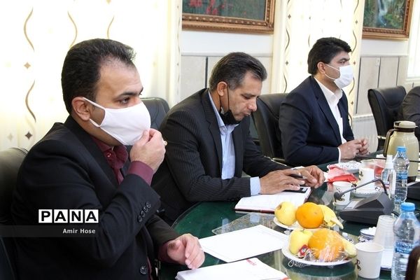 نشست قائم مقام سازمان دانش آموزی با رؤسای آموزش و پروش یزد