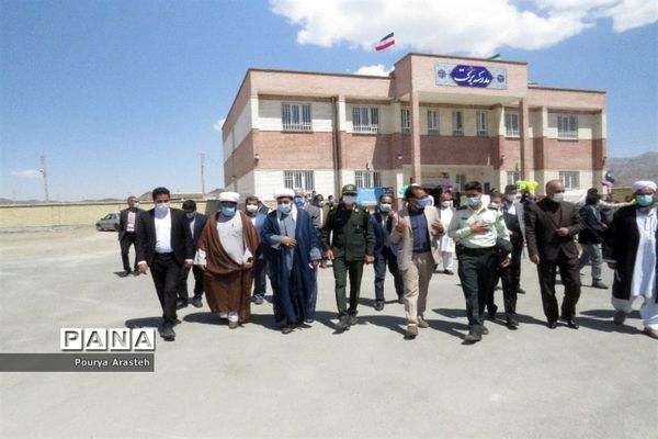 افتتاحیه آموزشگاه 6 کلاسه برکت روستای آوازشهرستان درمیان