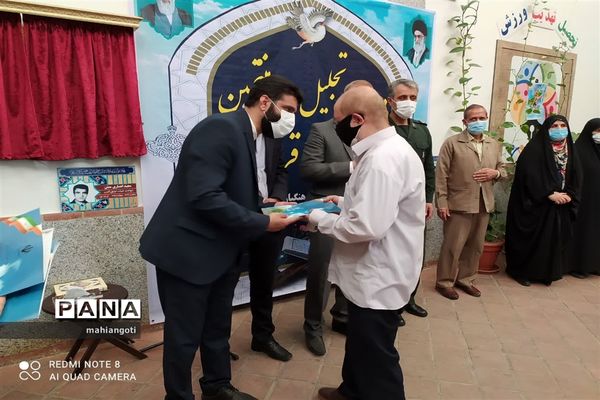 تجلیل از برگزیدگان مسابقات قرآنی آموزش و پرورش ناحیه دو شهرری