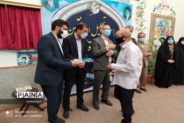 تجلیل از برگزیدگان مسابقات قرآنی آموزش و پرورش ناحیه دو شهرری