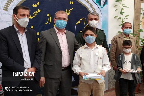تجلیل از برگزیدگان مسابقات قرآنی آموزش و پرورش ناحیه دو شهرری