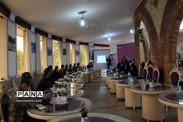 گردهمایی تخصصی کارشناسان آموزش ابتدایی شهرستان‌ها و مناطق غرب  استان مازندران