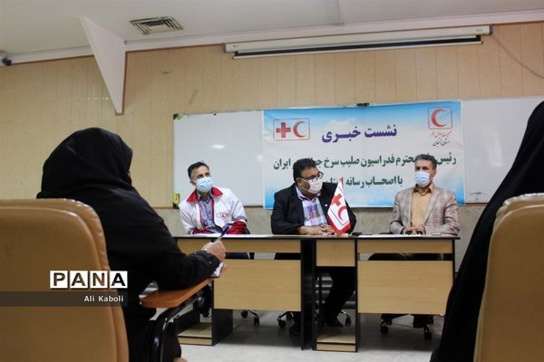 نشست اعضای شورای مدیران هلال احمر با رئیس دفتر فدراسیون صلیب سرخ  جهانی  در ایران